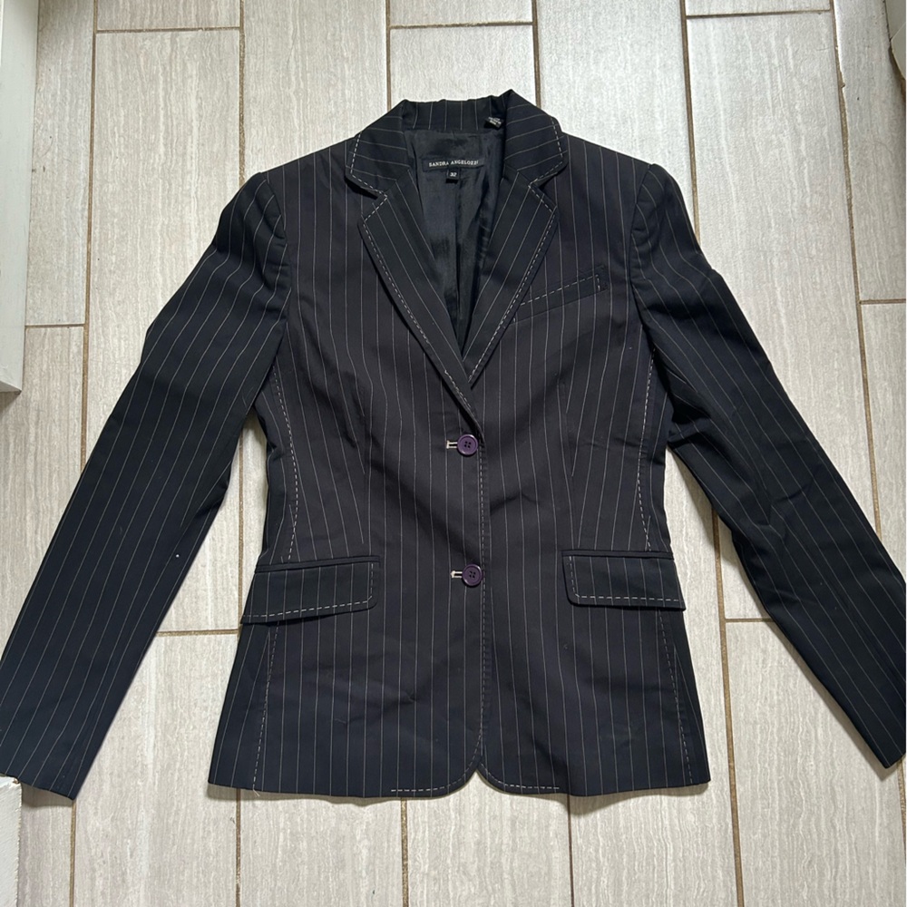 Sandra Angelozzi 3 piece Suit. Black pinstripe jacket 32, skirt 38, pants 40. - Picture 2 of 12